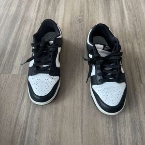 Nike Men's Black and White Sneakers